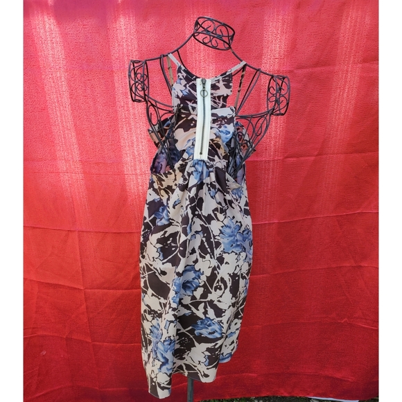 Racer back dress - Picture 3 of 4